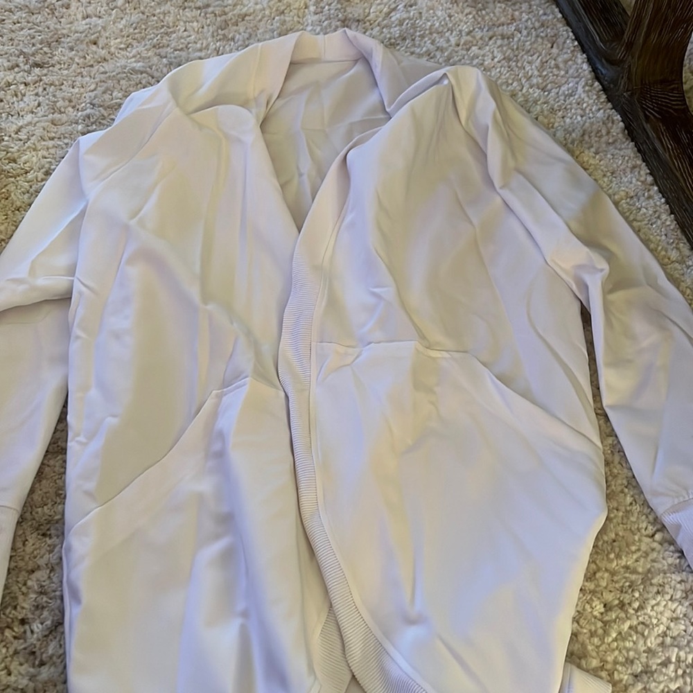 white jacket perfect for between workouts from five can wear size small